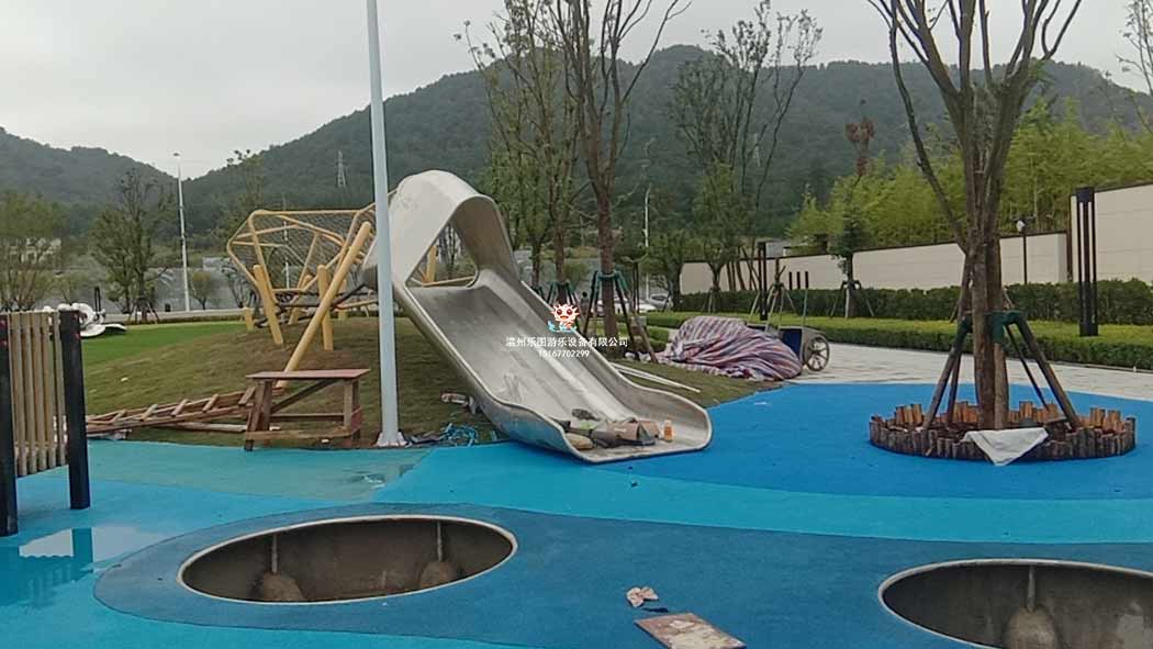 大滑梯游樂設備安裝
